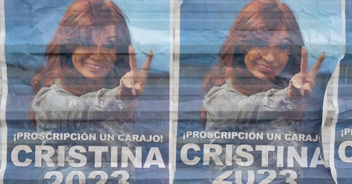 “Damn ban!”  : the posters with which Kirchnerism claimed Cristina’s candidacy