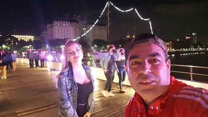 Purita y Antunez en el Puente de la Mujer, en Puerto Madero