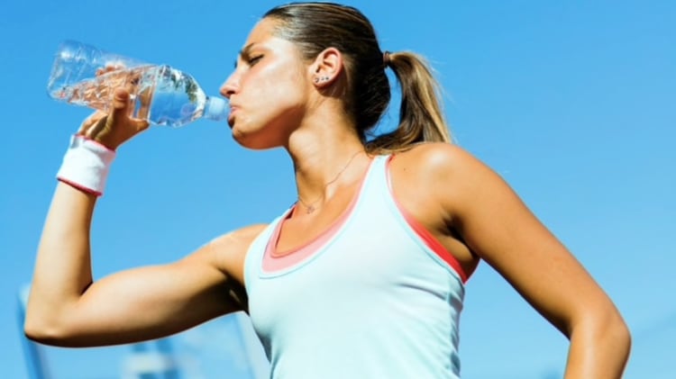 El agua embotellada es la bebida que más se compra en EEUU (Foto: iStock)
