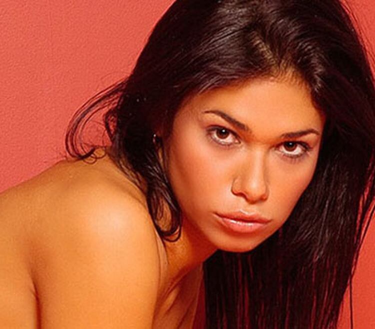 Oriunda de Misiones, Mariana de Melo llegó a Buenos Aires a los 18 años, sola. Trabajó de empleada doméstica y niñera hasta que la televisión le abrió las puertas con 