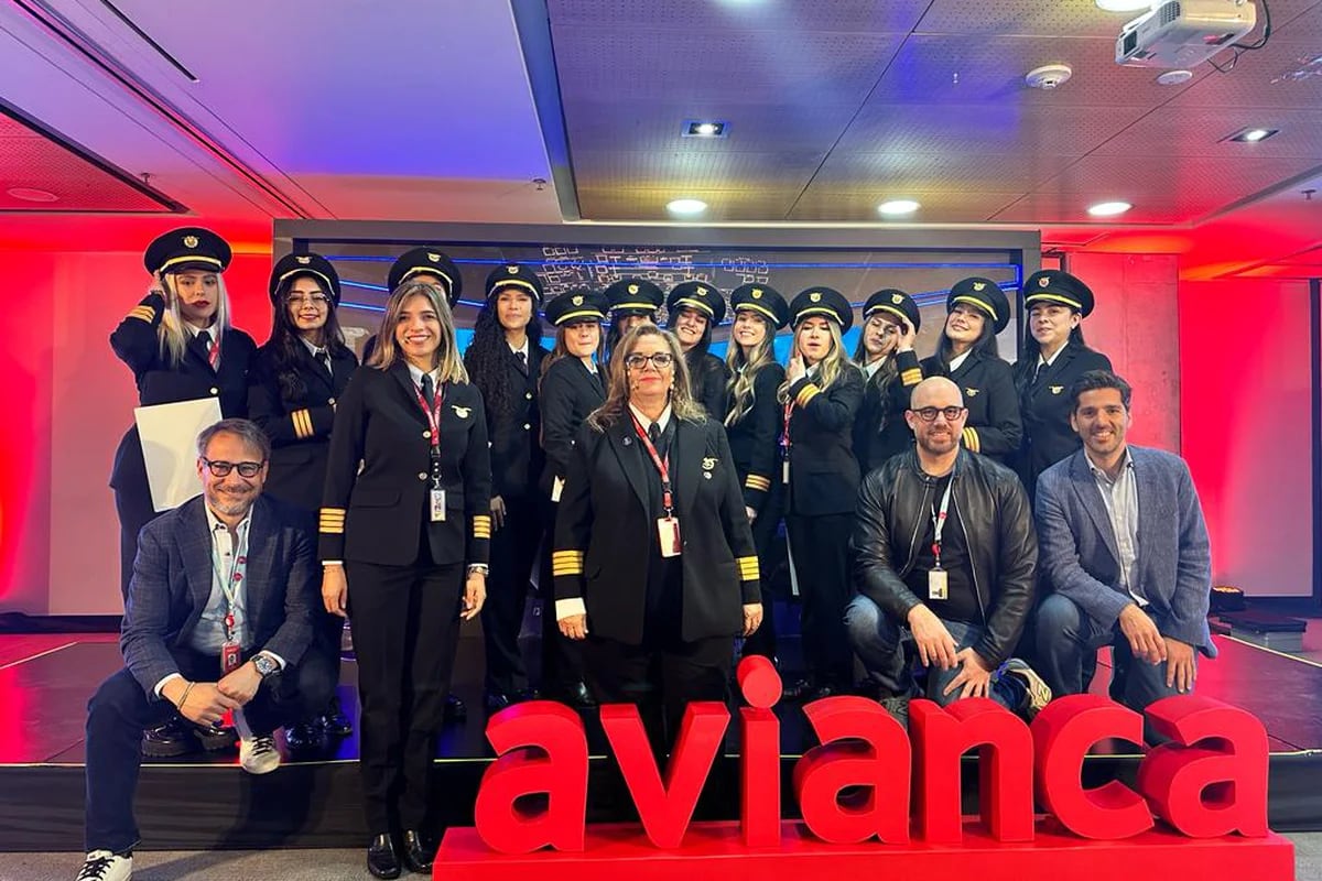 Avianca lanzó plan de becas para mujeres que quieran ser pilotos: así puede aplicar - Infobae