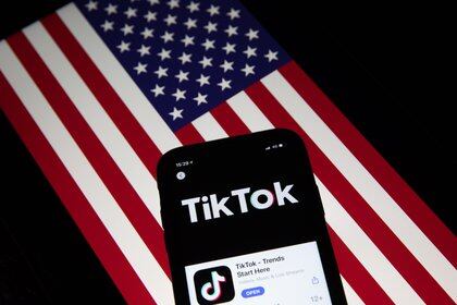 TikTok tiene más de 100 millones de usuarios en Estados Unidos y se ha convertido en poco tiempo en una de las redes sociales más populares del mundo. EFE/Roman Pilipey/Archivo 