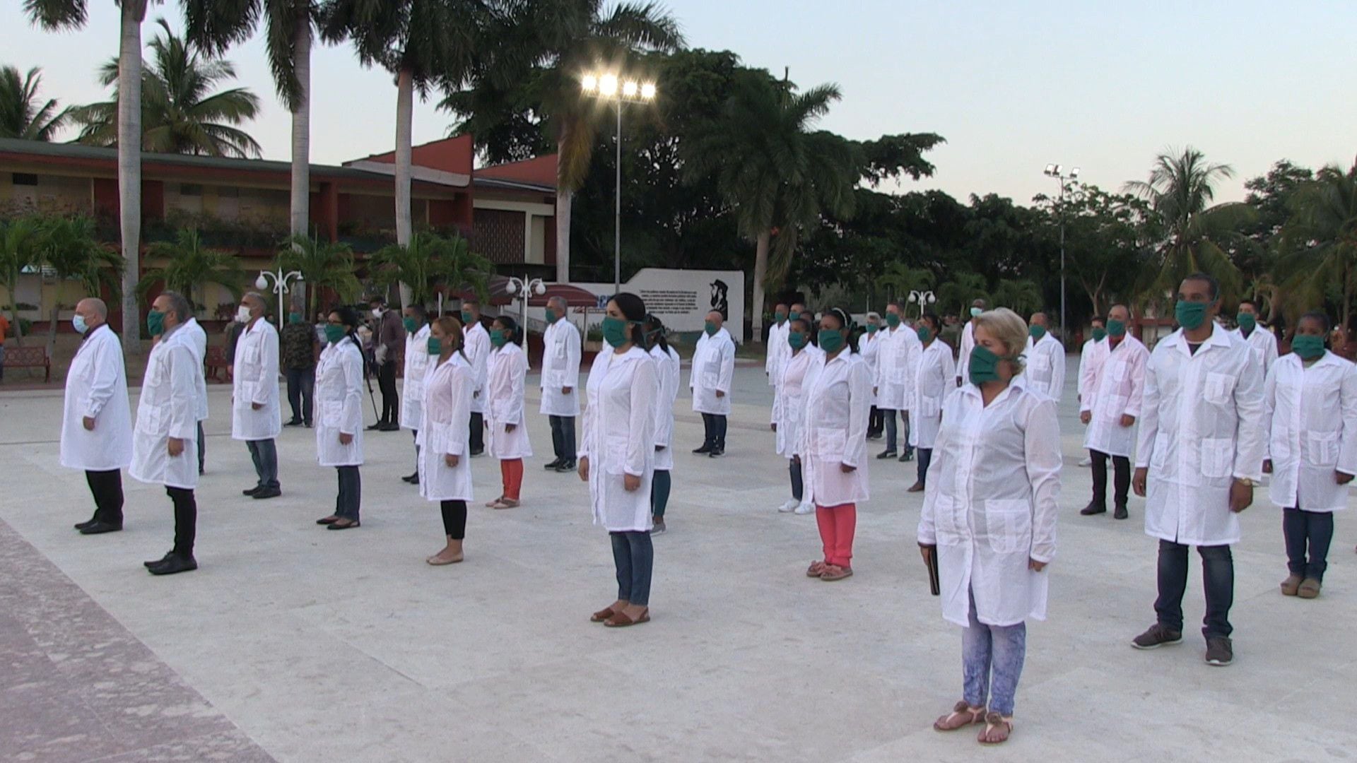 La Cancillería permitirá que más de 200 médicos cubanos lleguen a la Argentina, con el objetivo de sumarse a la lucha contra el coronavirus en las próximas semanas (AFP)