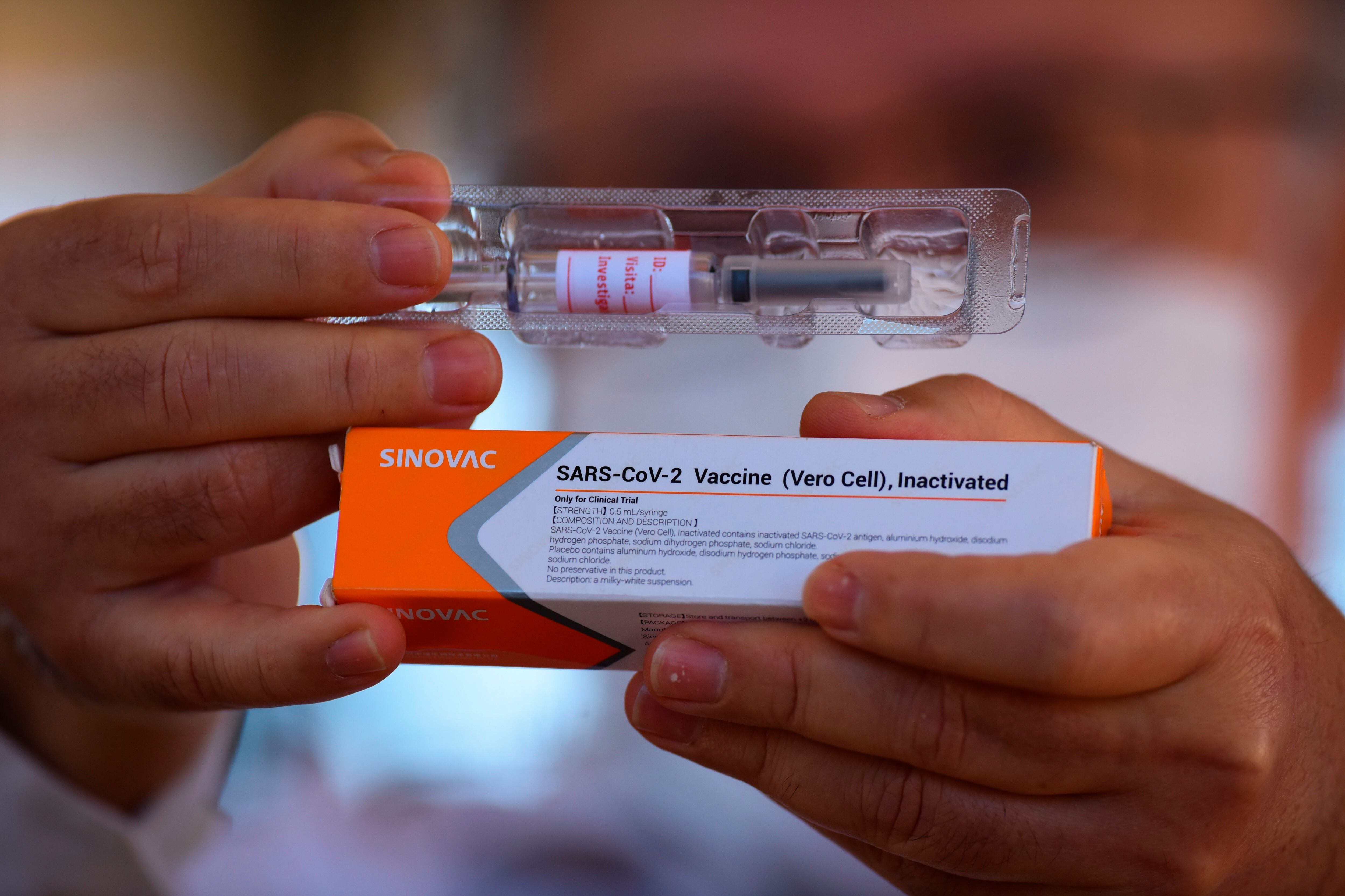 Vista de una dosis de la vacuna de Sinovac contra el coronavirus en el Hospital Universitario de Brasilia (Brasil). EFE/ Andre Borges/Archivo 