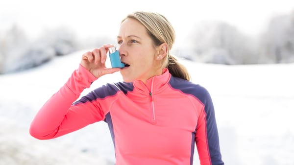 Los lugares con aire frío o seco pueden desencadenar los síntomas (Getty)