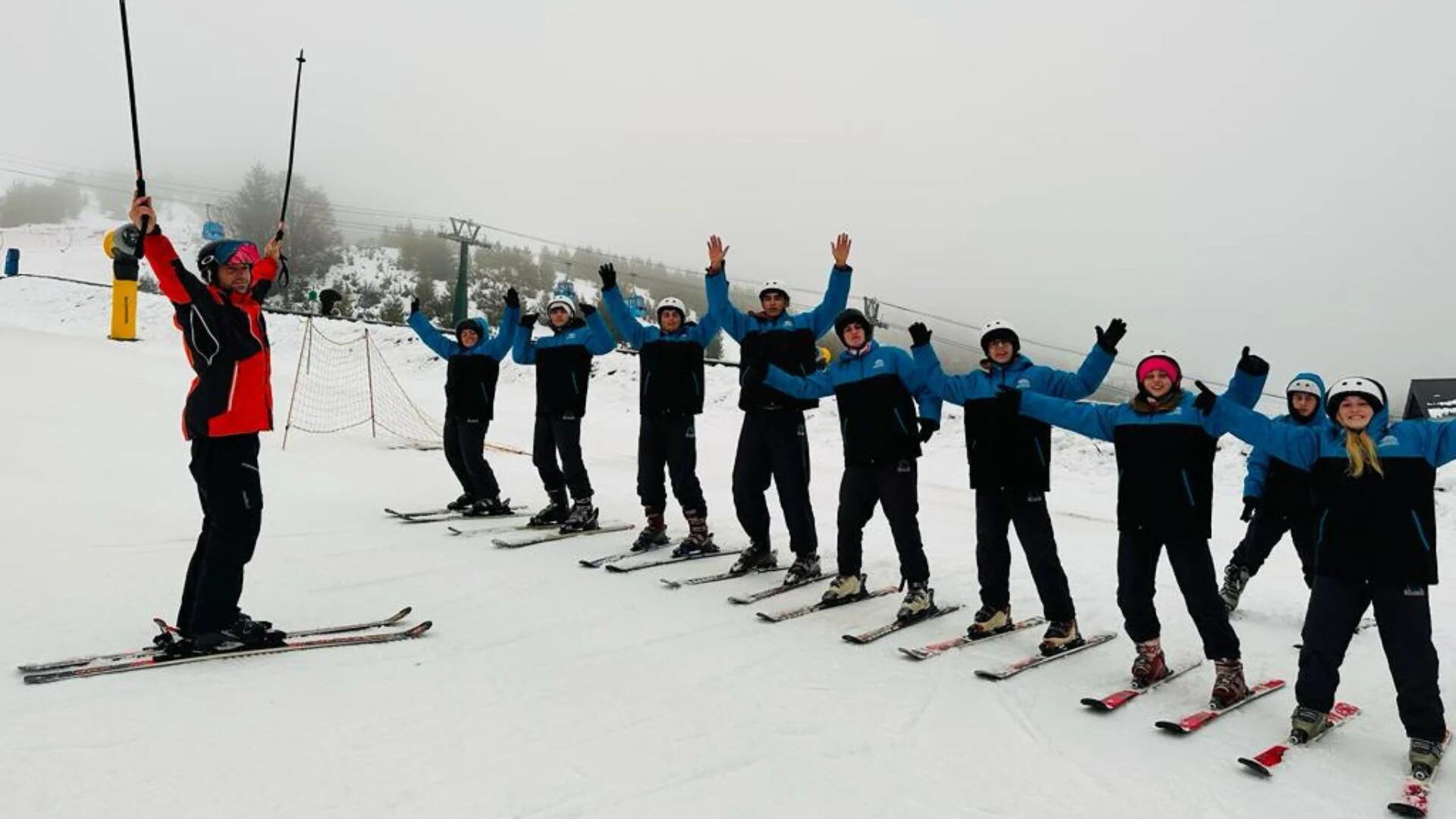 La energía de la juventud se convierte en fiesta con la nieva de Bariloche (Cerro Catedral)