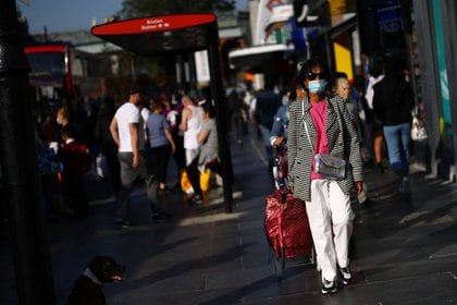 Los científicos instan a la calma hasta que se sepa más sobre la variante del coronavirus que mencionó Hancock (Reuters)