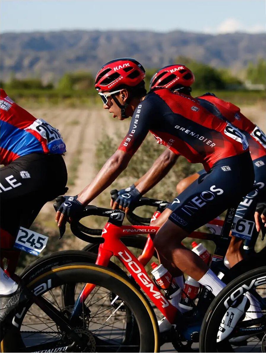 Egan Bernal disputa la primera carrera del 2023 en la Vuelta a San Juan, en Argentina (@eganbernal/Instagram)
