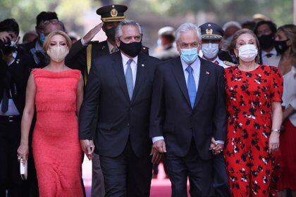 Sebastián Piñera, la primera dama chilena Cecilia Morel, Alberto Fernández y la primera dama Fabiola Yáñez (Foto: Reuters)