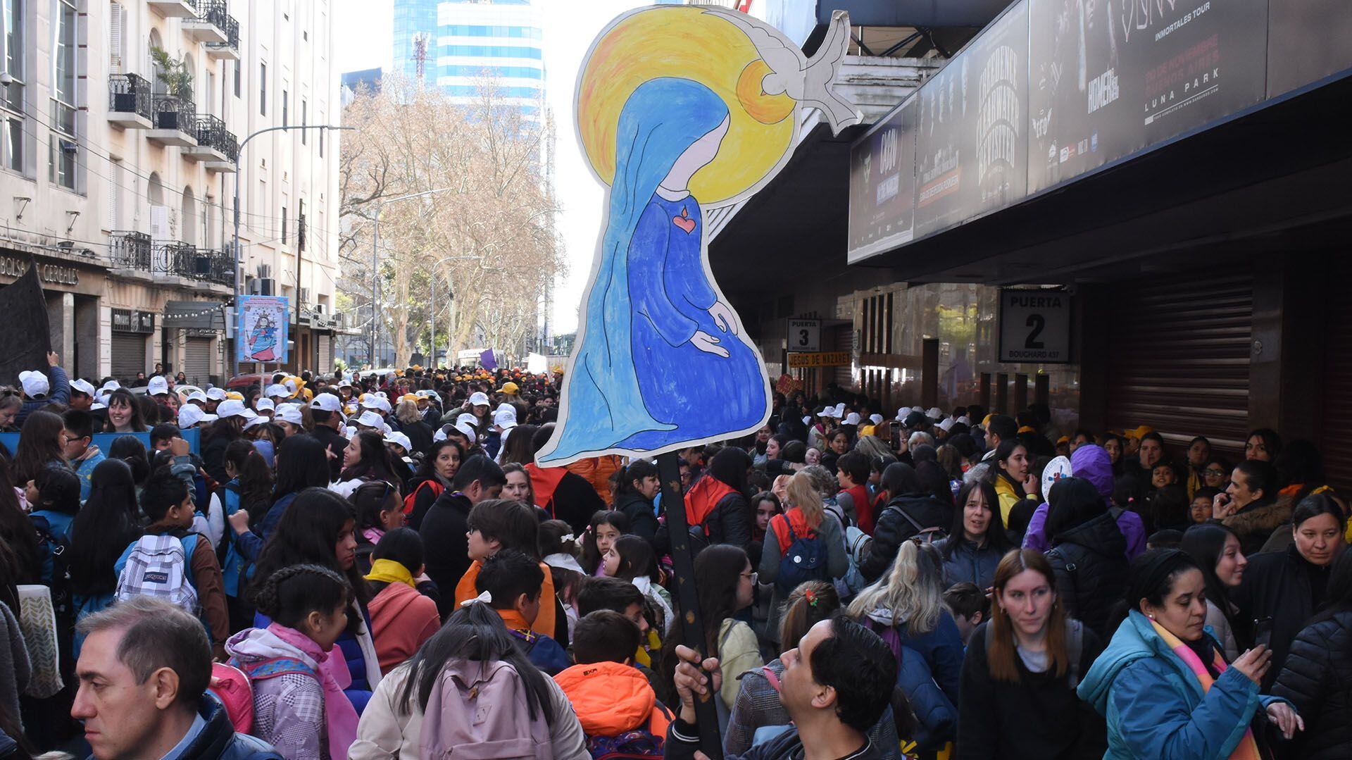 García Cuerva se refirió a la Virgen María como "quien nos cuida, siempre nos lleva en su corazón porque somos su tesoro”.