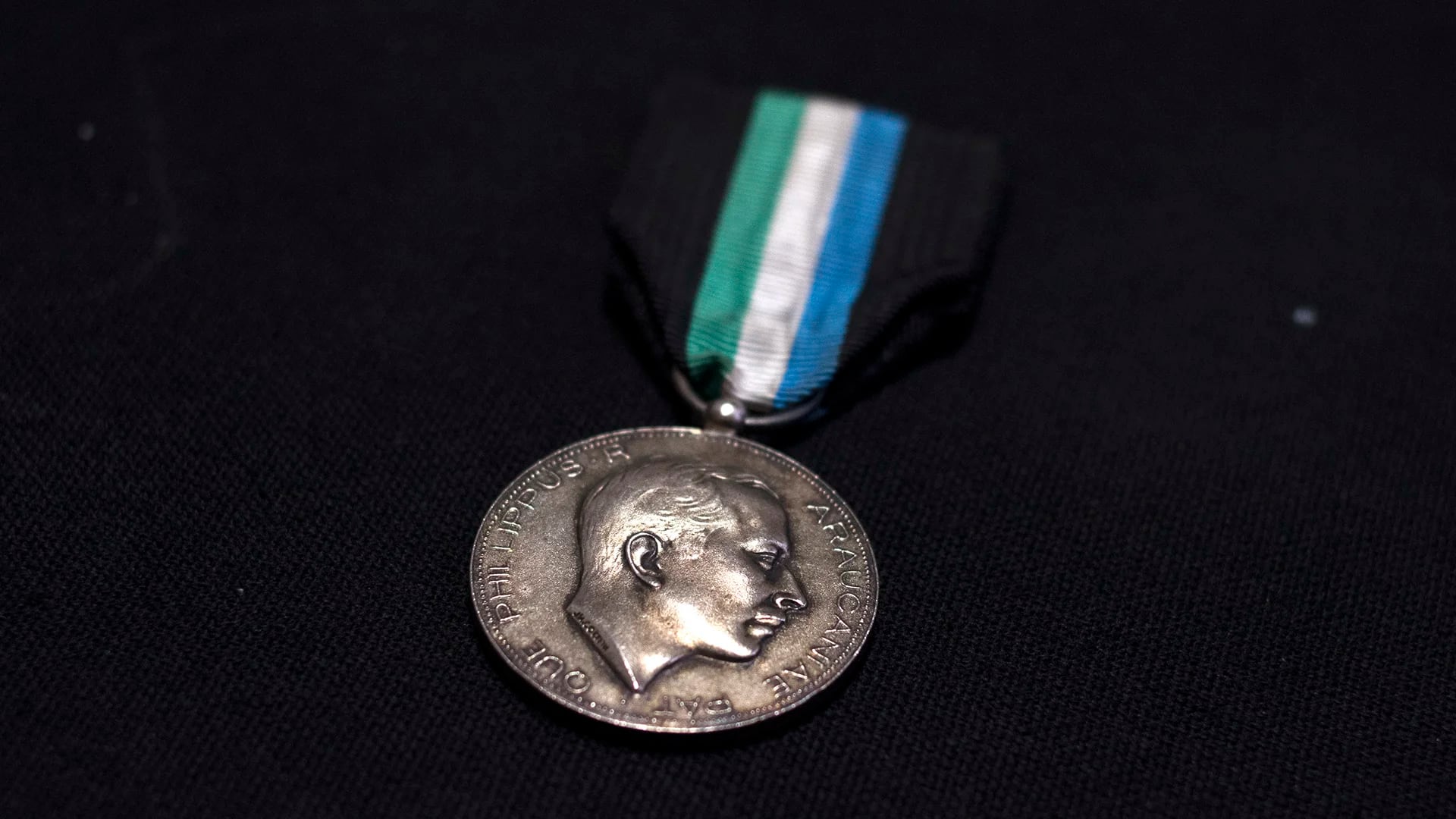 Medalla del Príncipe Felipe. Fue otro de los pretendientes al Trono del Reino de la Araucanía y Patagonia (Adrián Escandar)