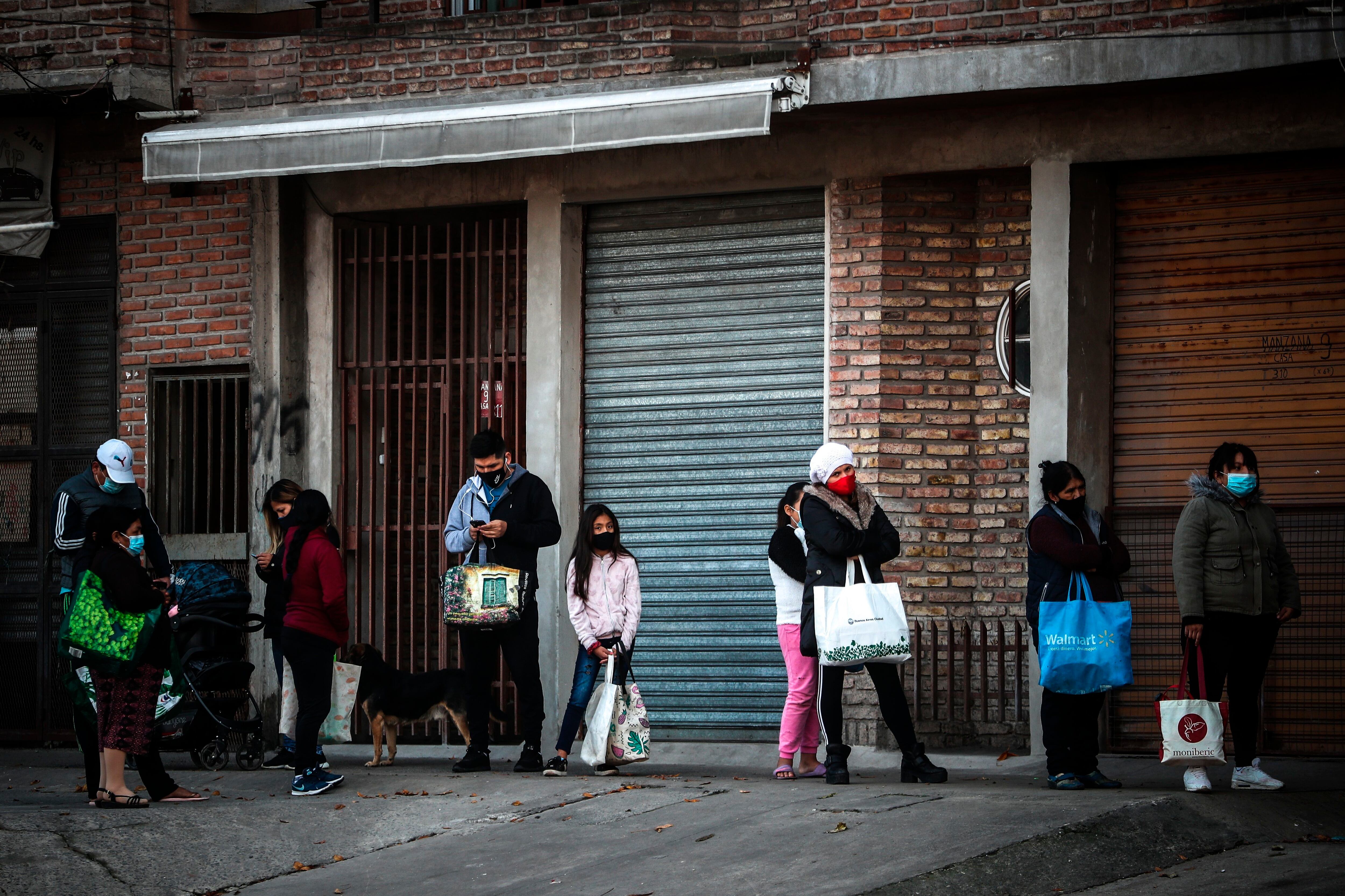 Una familia de cuatro miembros que habita en la ciudad de Buenos Aires  necesitó en febrero pasado ingresos por más de $175.080 para no quedar comprendida en la pobreza