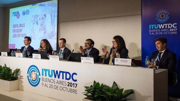 El panel sobre habilidades digitales para el empleo juvenil en el evento de la WTDC que se lleva adelante en Buenos Aires hasta el 20 de octubre (Martín Rosenzveig)