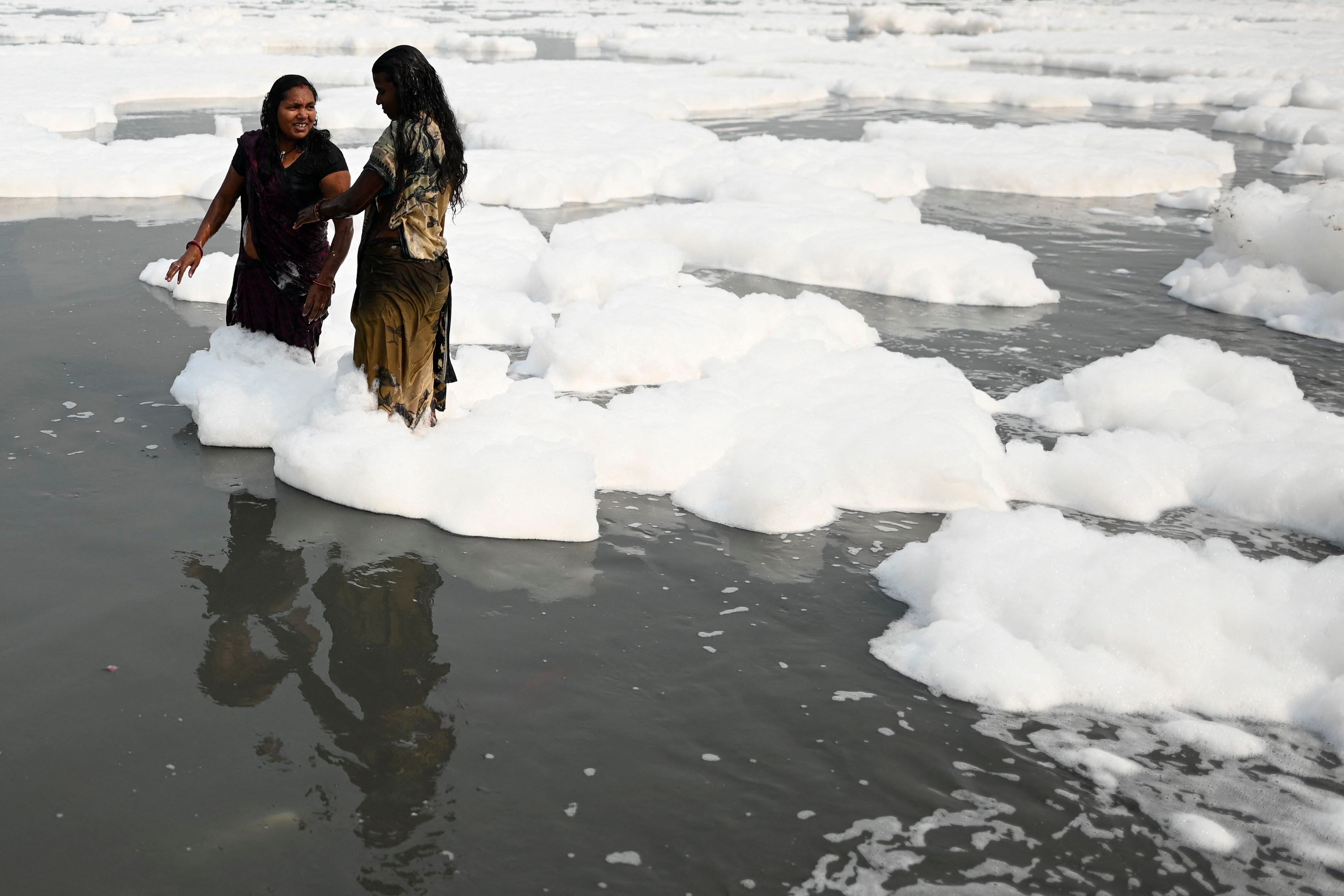 Un informe del gobierno de 2020 encontró que la calidad del agua en el río se había vuelto “críticamente peor” en los últimos cinco años. (Sajjad HUSSAIN / AFP)