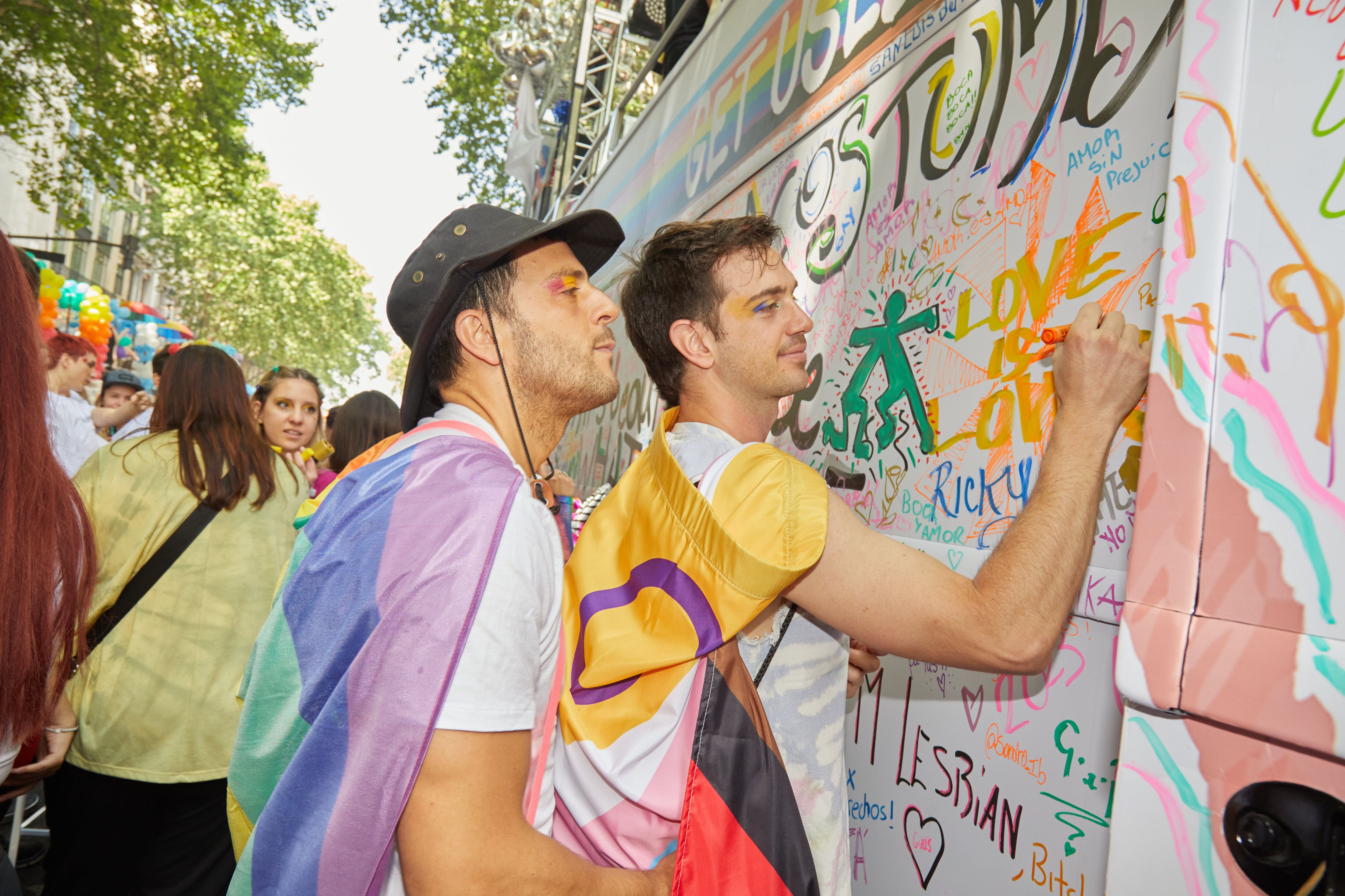 El apoyo a la diversidad y al movimiento LGBTIQ+ forma parte de la historia de JPG. Además de haber colaborado con distintas organizaciones que luchan por los derechos de la comunidad, Jean Paul Gaultier es reconocido por subvertir los estereotipos de género.