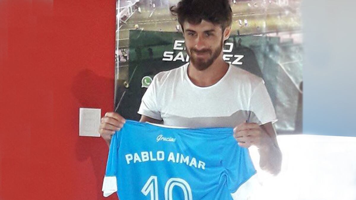 La camiseta con una frase de La Renga que usa Pablo Aimar en Copa Argentina