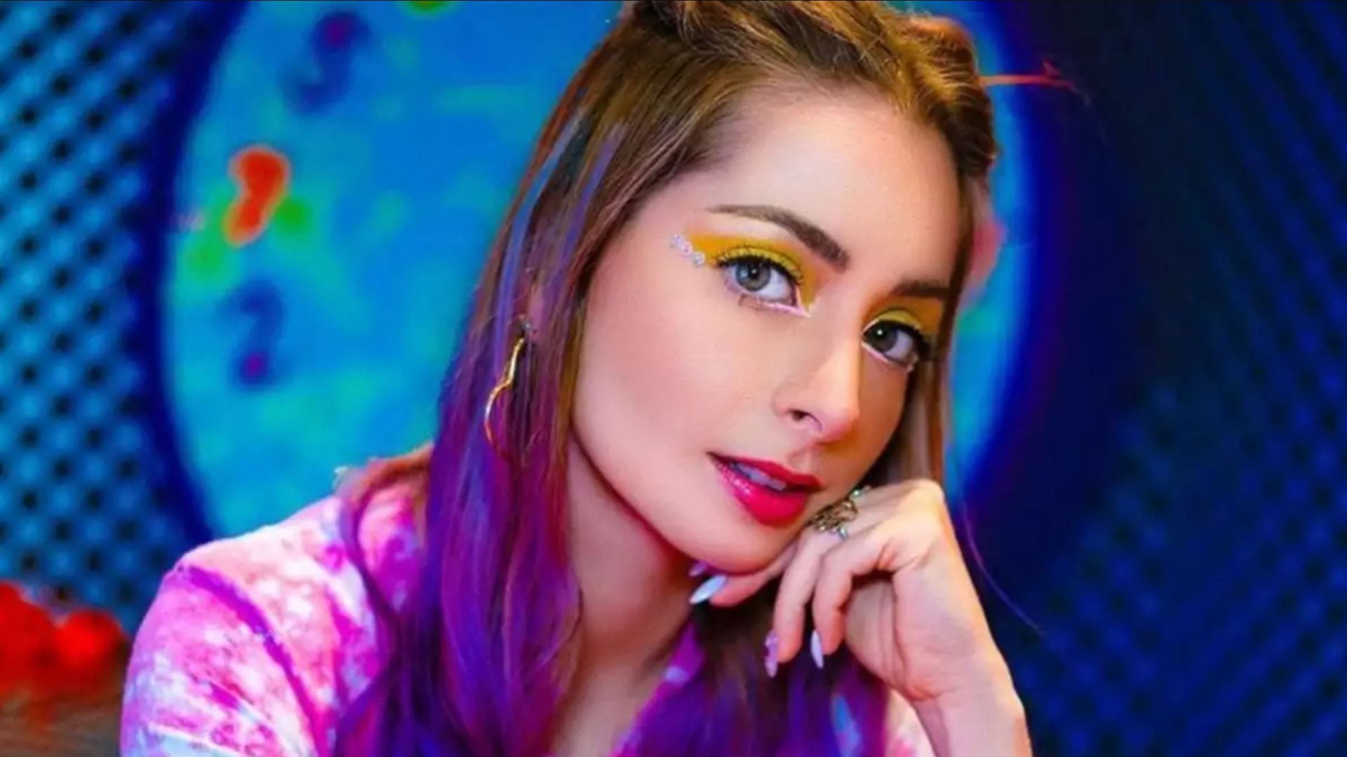 La influencer estaría en problemas legales nuevamente por no tener su cédula profesional.