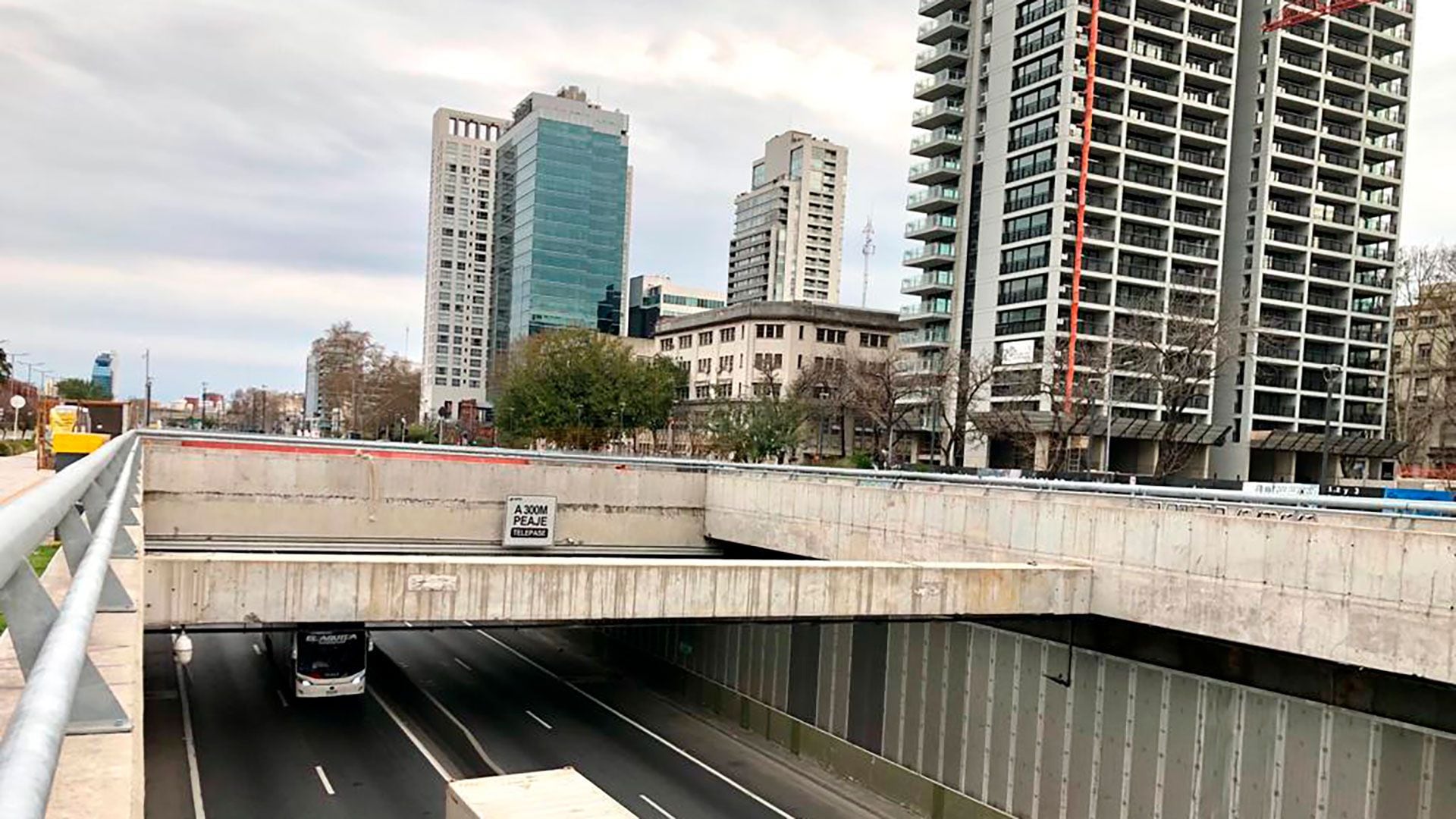 Paseo del Bajo a la altura de la sede de la Universidad Catlica Argentina Foto Gentileza San Romn Propiedades