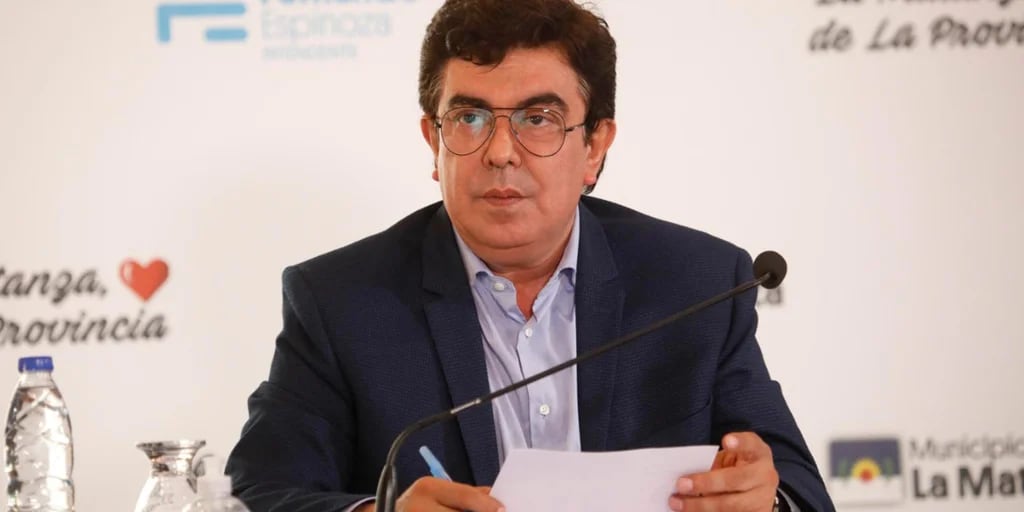 Luis Caputo anunció que el Gobierno multará a las prepagas que no retrotraigan los aumentos 