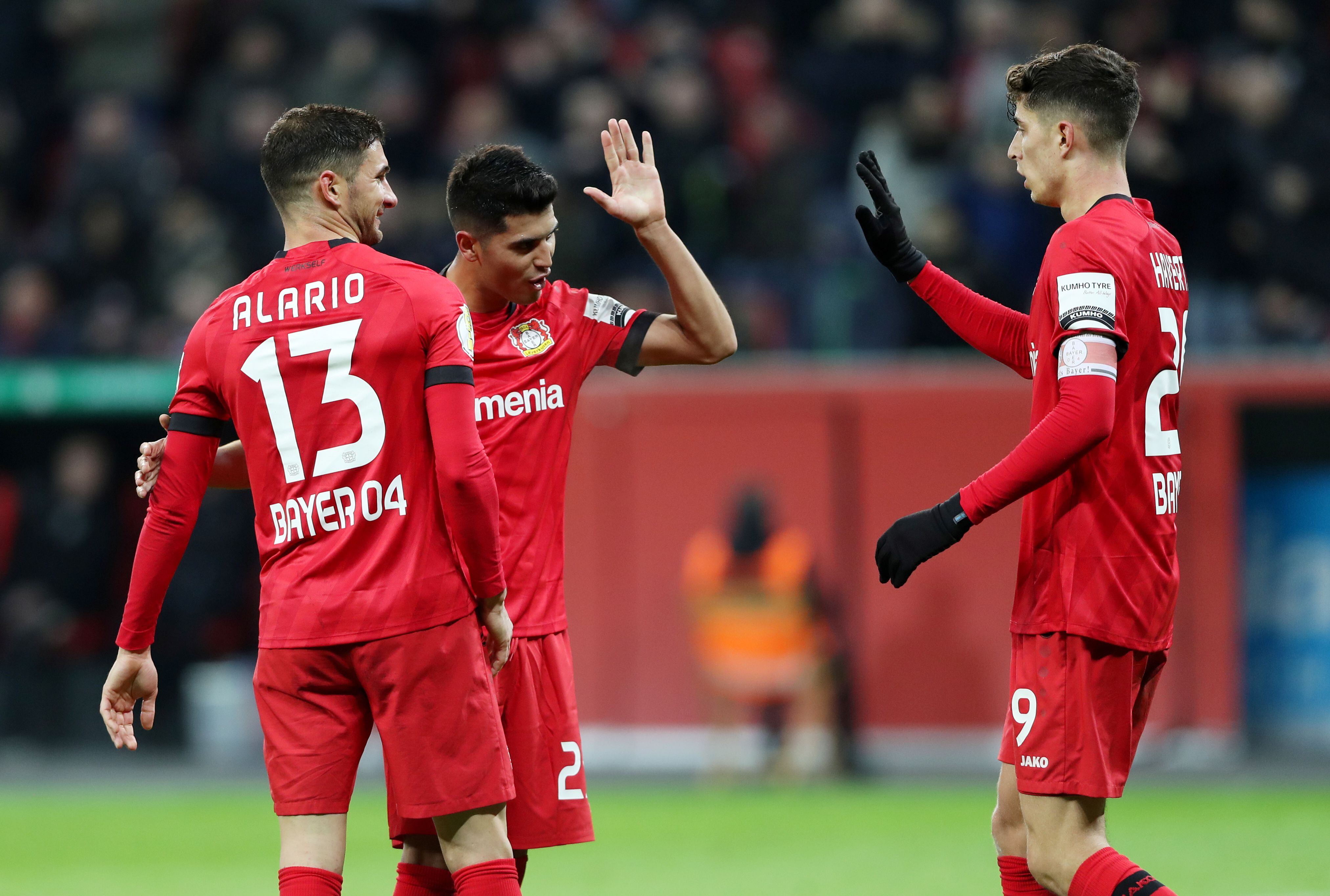 Lucas Alario celebra un gol: combina fases de continuidad con otras en las que ingresa desde el banco de suplentes (REUTERS/Wolfgang Rattayasi-video)