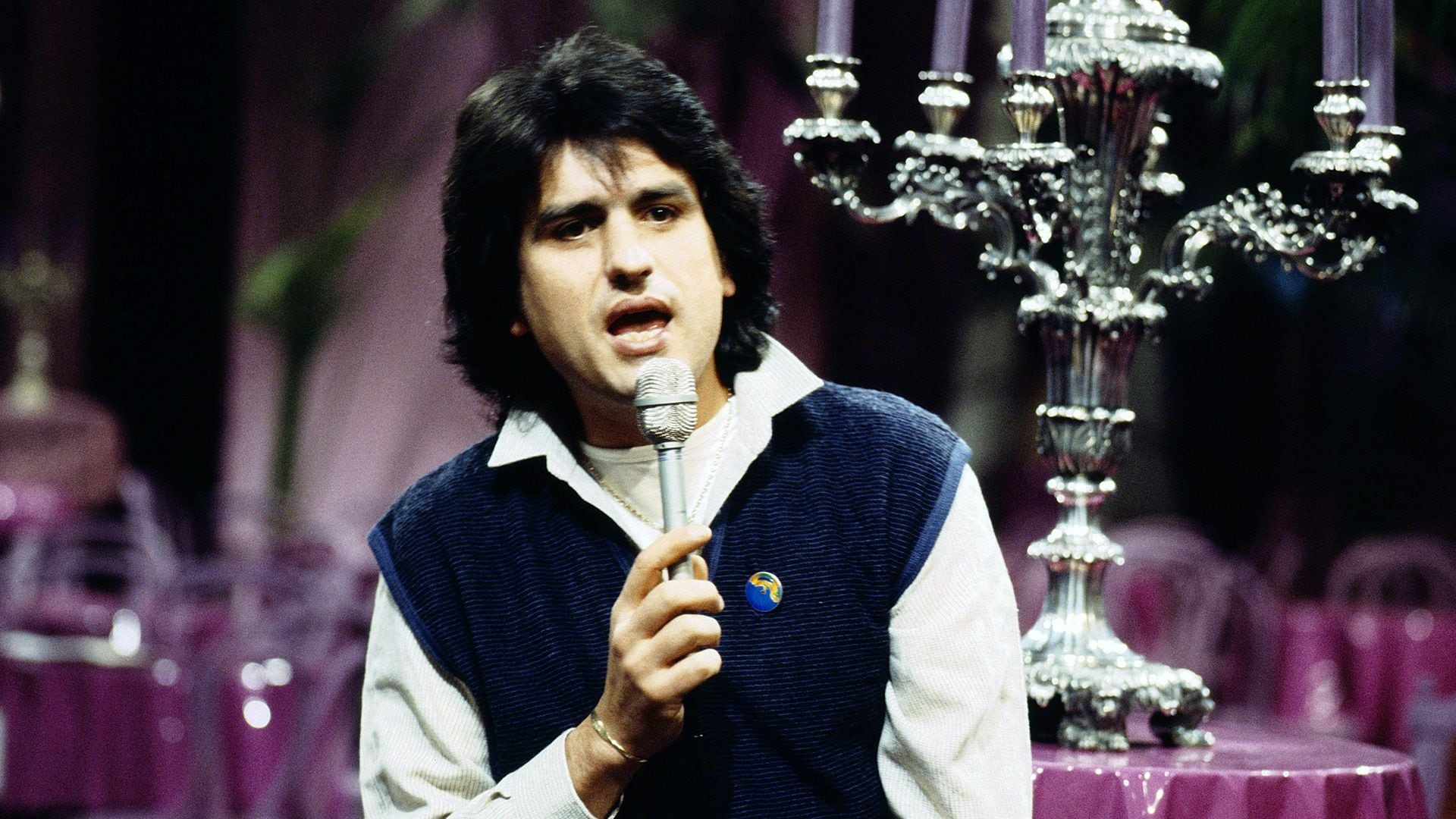 Toto Cutugno durante el show alemán 'Buona Sera, Italia', en 1984. (kpa/United Archives via Getty Images)