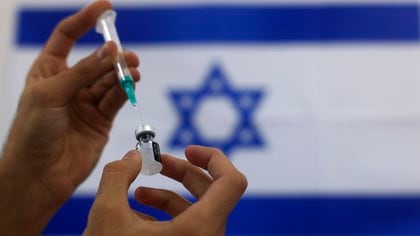 Israel lidera la campaña de vacunación a nivel mundial (AP Photo/Tsafrir Abayov, File)