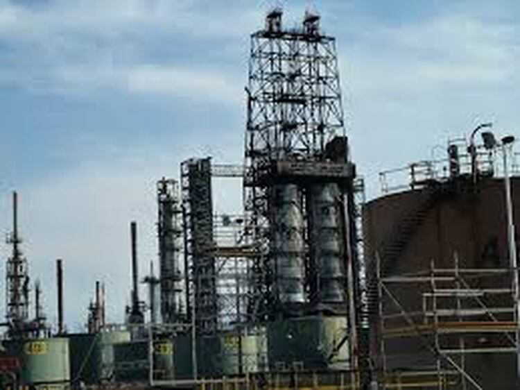 La salida de servicio de una refinera es un proceso costoso y altamente complejo