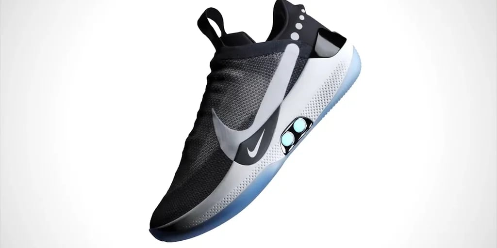Nike presentó sus nuevas zapatillas que se ajustan automáticamente y controlan desde el celular - Infobae