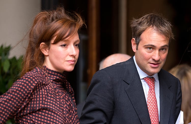 A la izquierda, Kate Rothschill, heredera de una de las familias de banqueros más reconocidas de Europa y madre de Iris Anabelle. A la derecha, el famoso magnate de las finanzas, Ben Goldsmith, padre de la adolescente. La pareja se divorció en 2012. Juntos tuvieron tres hijos (Foto: especial)