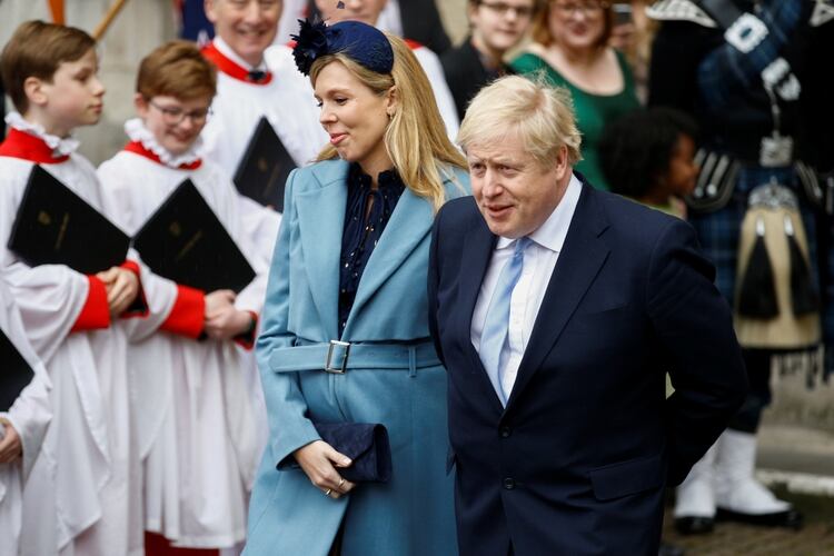 Boris Johnson y su apreja, Carrie Symonds REUTERS/Henry Nicholls