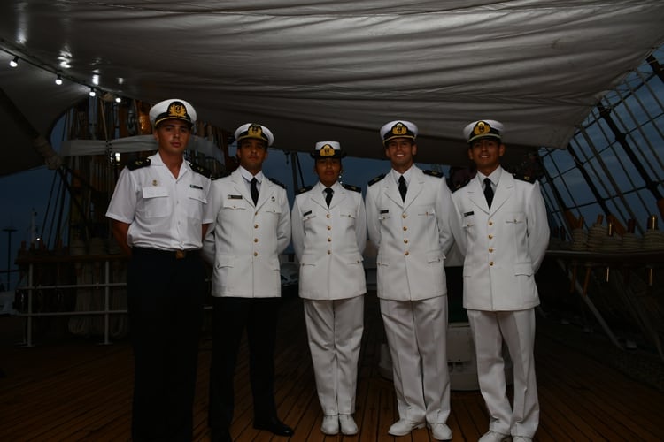 Cadetes de las escuelas Naval Militar, Nacional Fluvial y Nacional de Náutica, compartieron el 48° viaje de instrucción