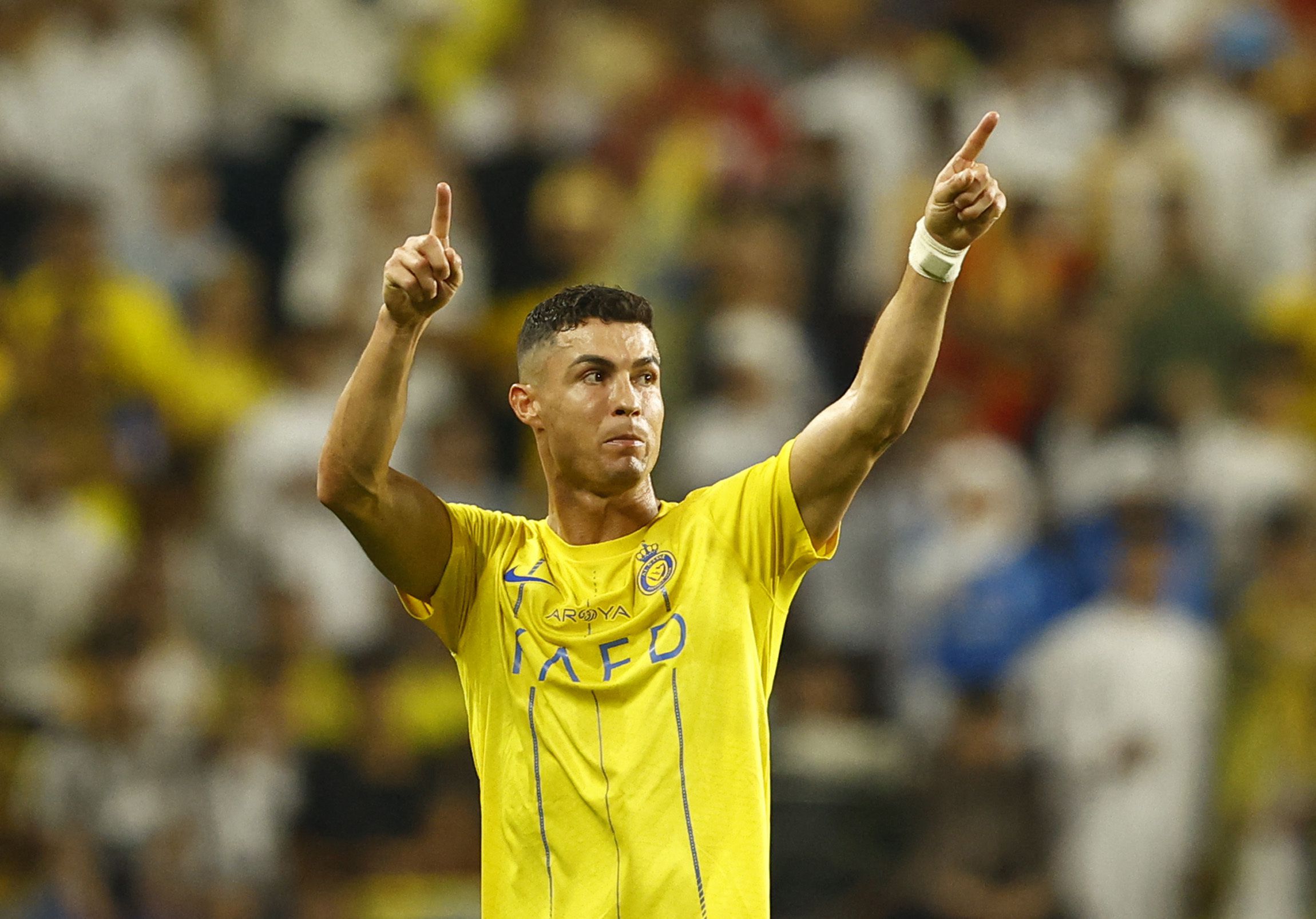 Algunos de los tantos gestos que hizo Cristiano Ronaldo contra el árbitro Mohammed Al Hoaish (REUTERS/Rula Rouhana)