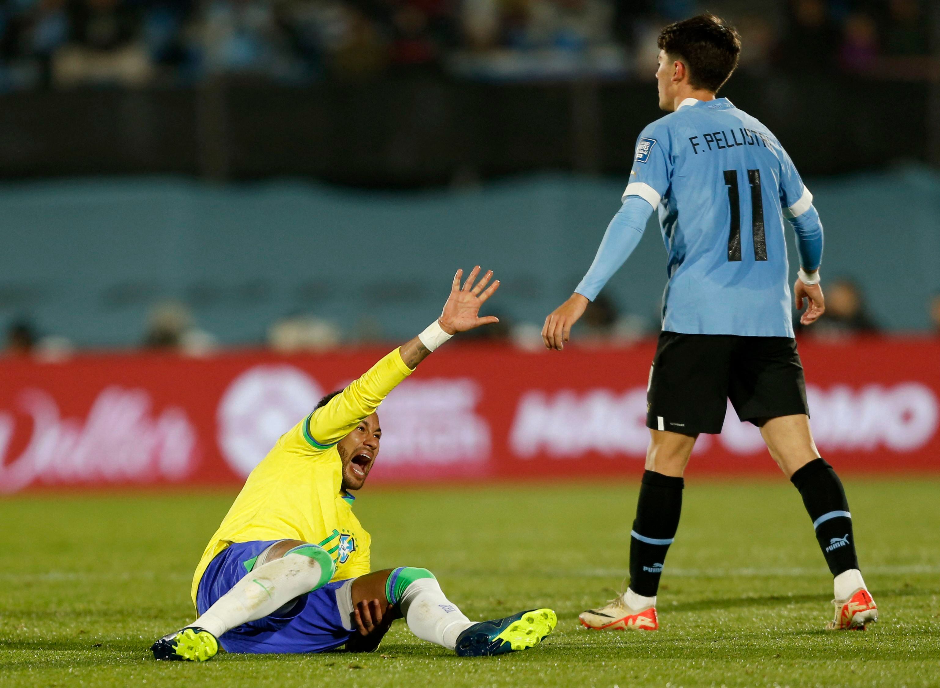 Uruguay le da un nuevo golpe a Brasil, que sufre por Neymar