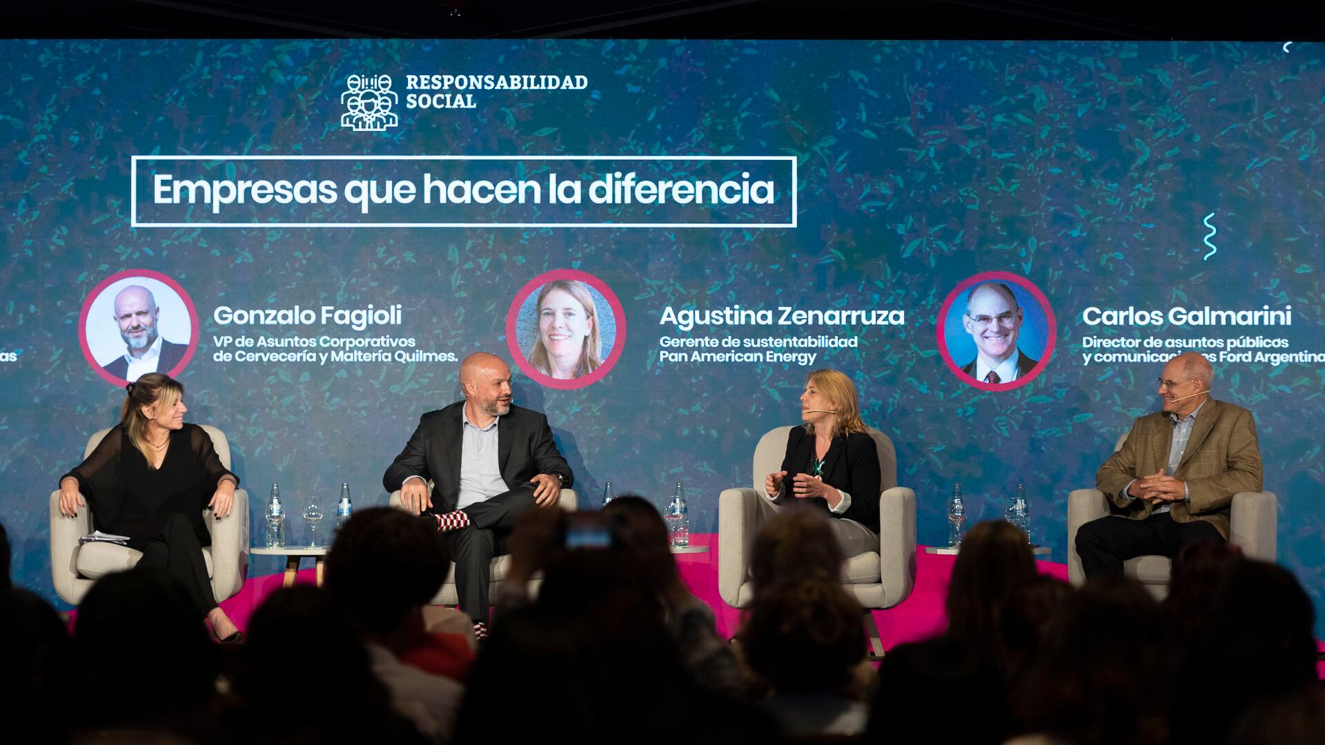 El segundo panel se llamó “Empresas que hacen la diferencia” y participaron Karen Vizental, vicepresidenta de Comunicaciones Corporativas y Sustentabilidad Unilever Latinoamérica; Gonzalo Fagioli, VP de Asuntos Corporativos de Cervecería y Maltería Quilmes; Agustina Zenarruza, gerente de sustentabilidad Pan American Energy y Carlos Galmarini, director de Asuntos Públicos y comunicaciones Ford Argentina. (Adrián Escandar)