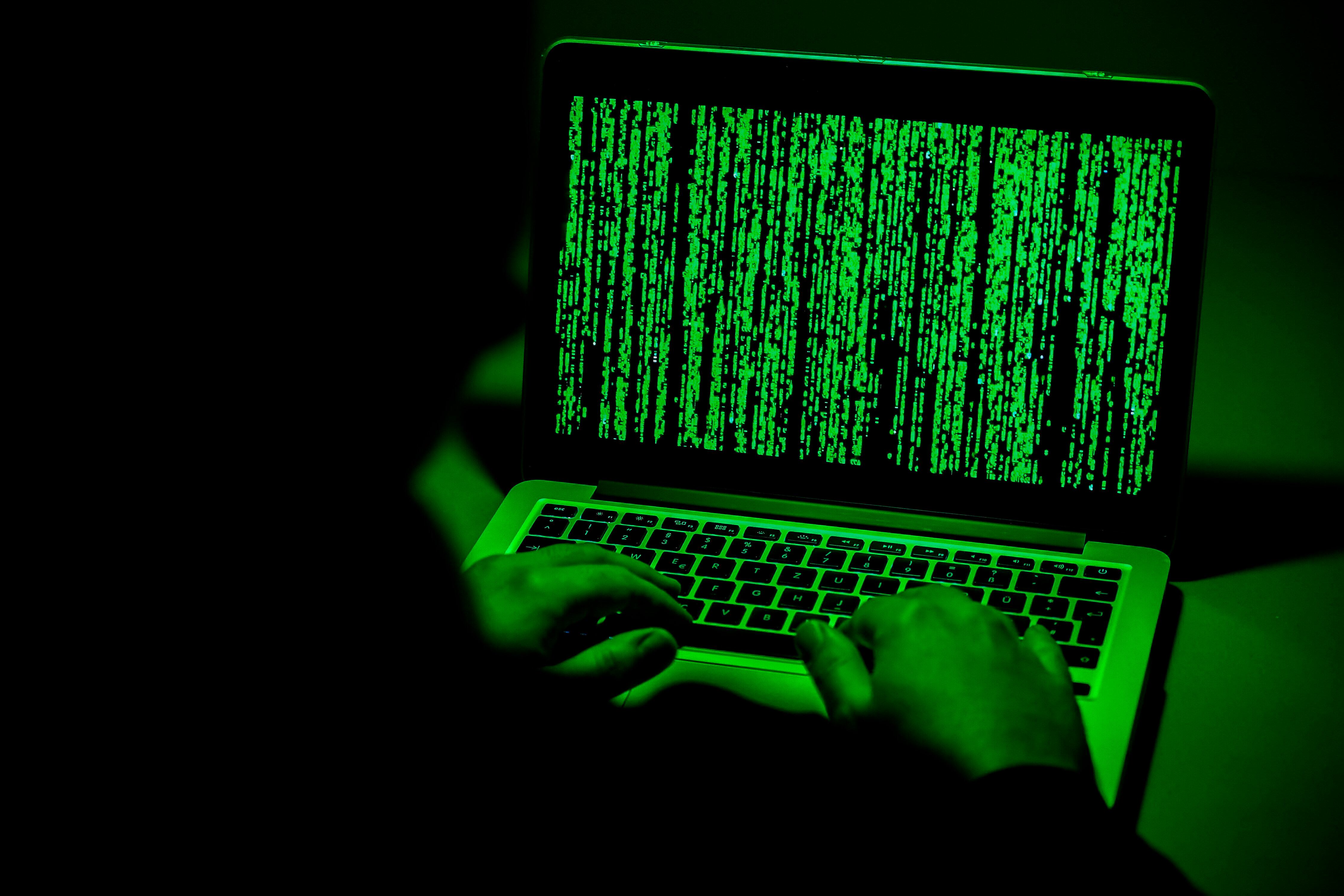 Estos sitios webs presentan programas maliciosos usados por ciberdelincuentes para el robo de información. (Foto: EFE/Sascha Steinbach) 