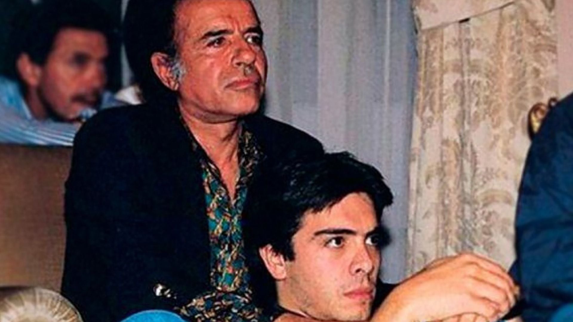 El 15 de marzo de 1995, dos meses antes de los comicios presidenciales, su hijo Carlos Menem Junior murió a los 28 años al desplomarse su helicóptero en la provincia de Buenos Aires. Su mujer sostuvo de entrada que había sido víctima de un atentado.