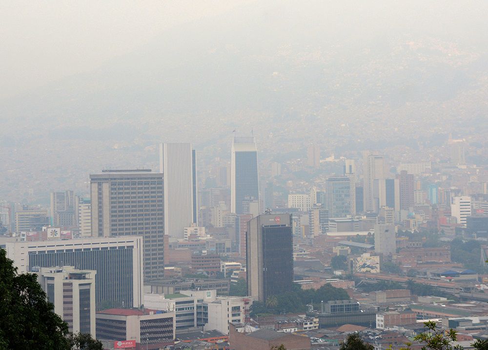 Air pollué dans la ville de Medellín-Panorama Medellin-Colombie