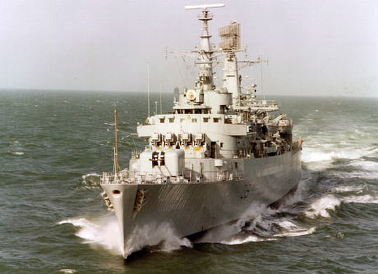 El destructor (D19) HMS Glamorgan . (Jess James)