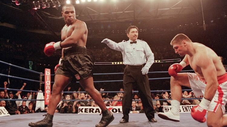 Tyson derribó a su oponente en el primer round