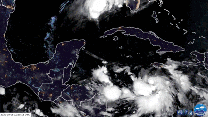 En la parte superior de la imagen, la tormenta tropical Gamma, que avanza hacia el sur en dirección a Yucatán y Campeche. En la inferior, Delta, que se convertirá en un poderoso huracán y pasará cerca de las costas de Quintana Roo, para atravesar el canal de Yucatán (GIF: NOAA/RAMMB)