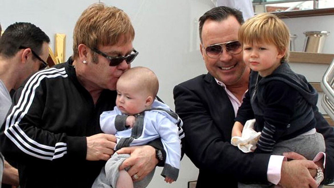 Elton John no dejará toda su herencia a sus hijos