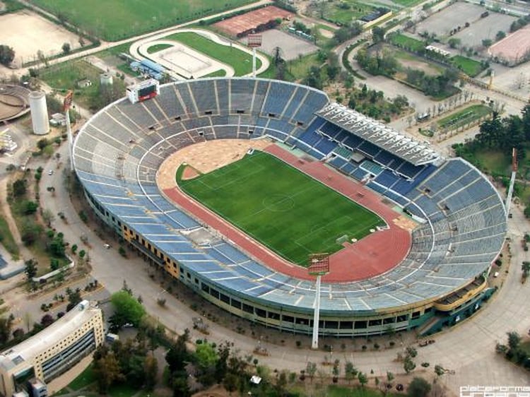 El estadio Nacional de Lima ofrece una cantidad de localidades similar al de Santiago