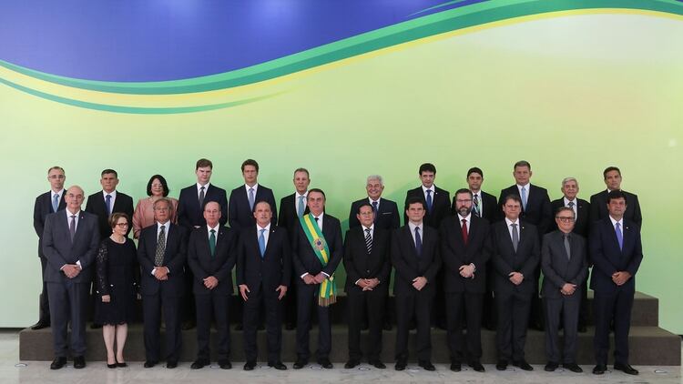 Bolsonaro con sus ministros (AFP)