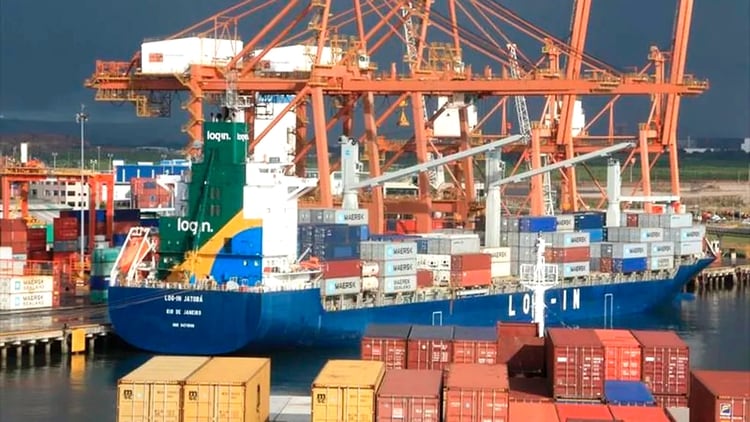 El containero Log-In Jatob fue puesto en cuarentena en el puerto de Santos con 14 casos de coronavirus