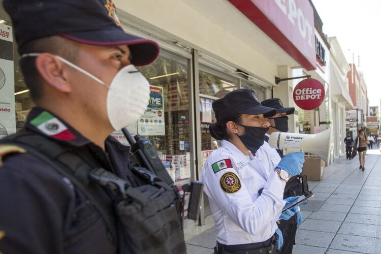 Elementos de seguridad pública y colaboradores en el sector salud no podrán trabajar desde casa (Foto: Gabriela Pérez Montiel / Cuartoscuro)