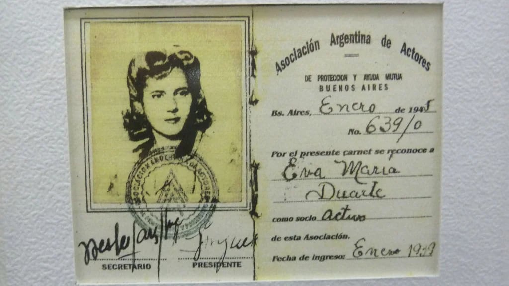 El carnet de afiliación de Evita a la Asociación Argentina de Actores (R.Peiró)