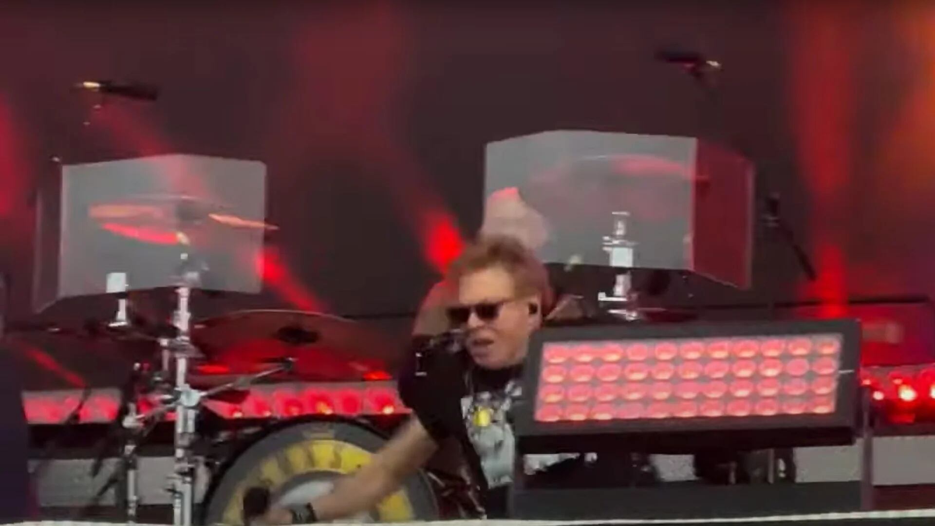 Axl Rose se cayó durante un concierto de Guns N’ Roses en Londres