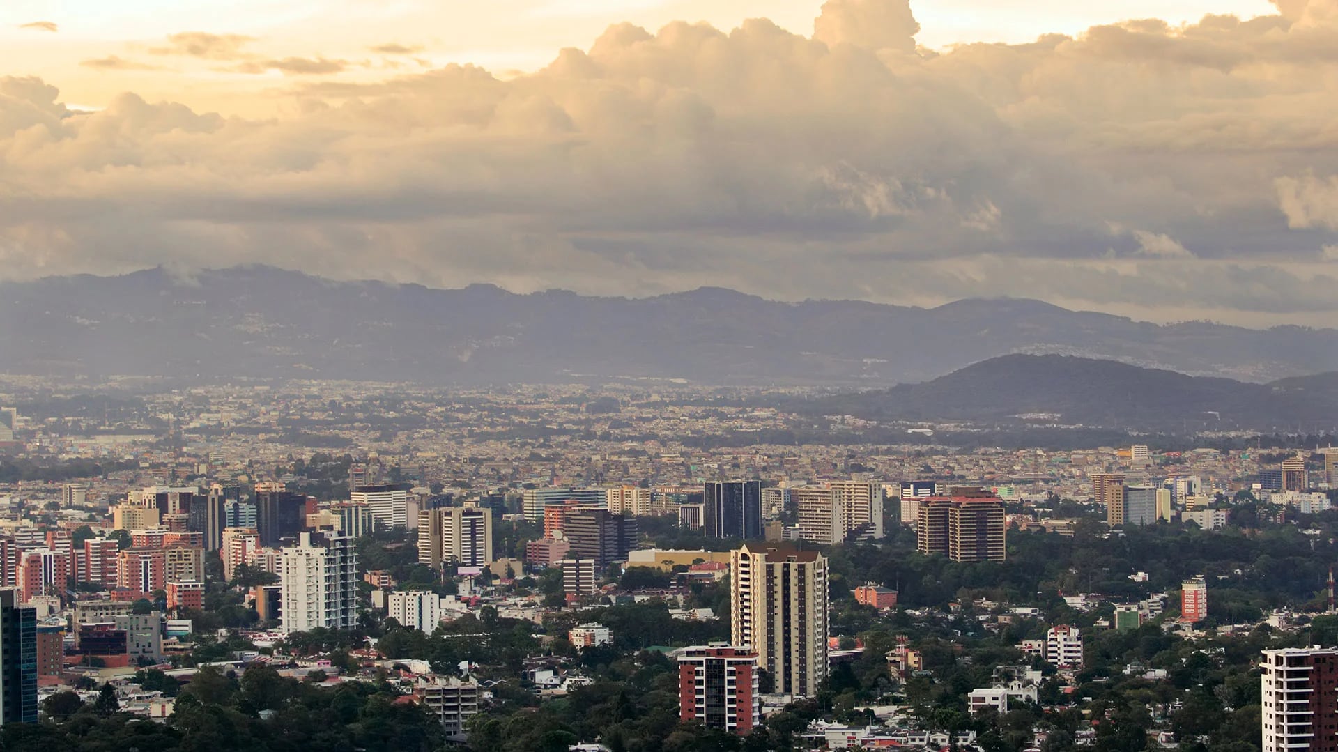 En Guatemala, se detuvieron a 10 personas durante los 16 allanamientos en ese país (Shutterstock)