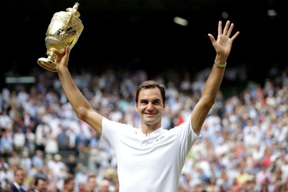 Roger y el trofeo de Wimbledon, una foto habitual (Foto: Reuters)