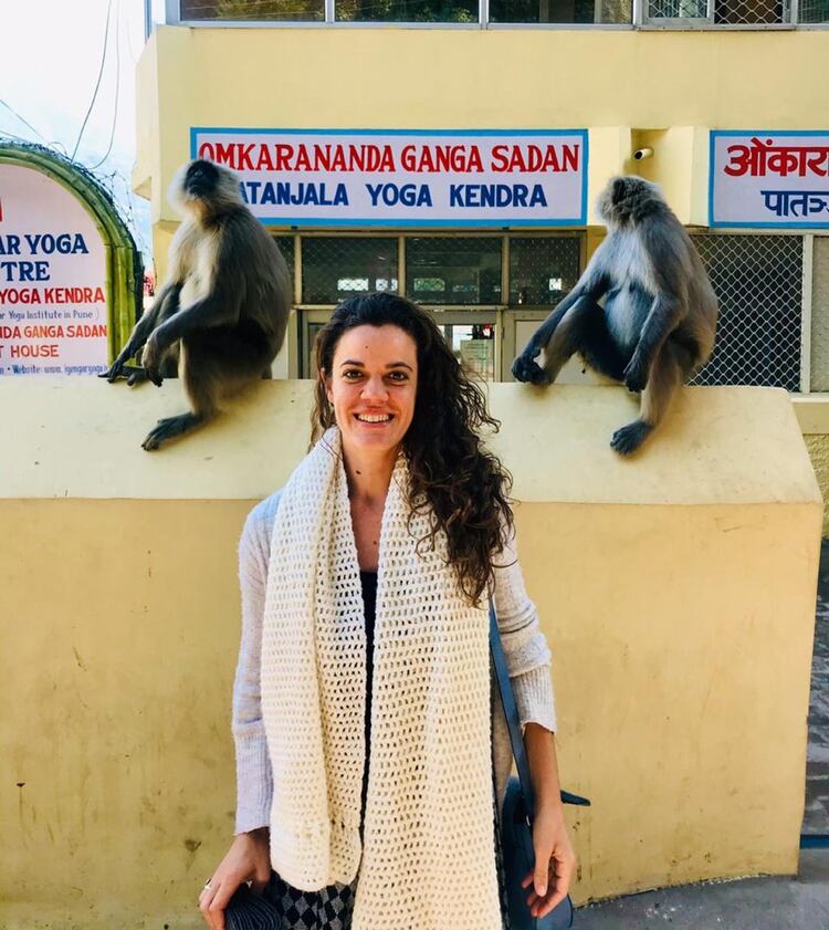 Ana Laura Lloveras tiene 29 años y hace siete años que viaja a India para perfeccionarse en yoga